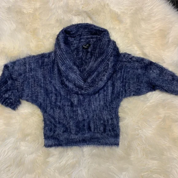 BEBE - Picture 2 of 7